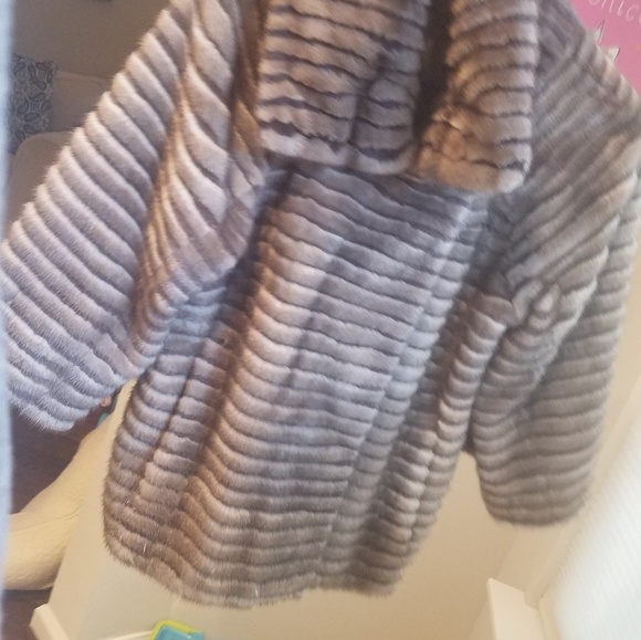 Feraud Fur- Blue Iris Mink - Picture 3 of 3